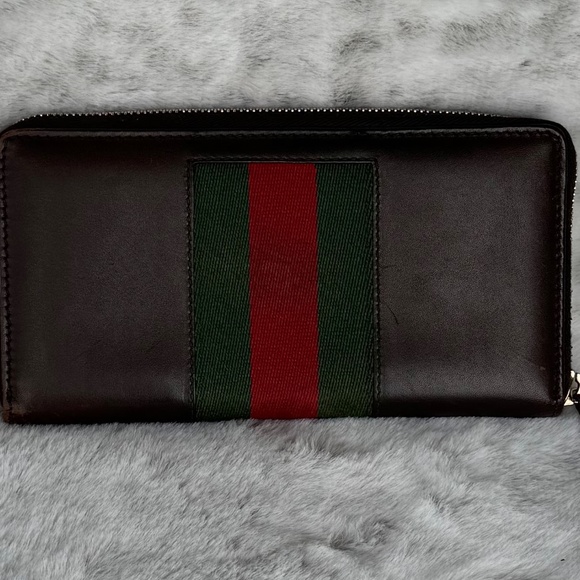Authentic Gucci Brown Web Stripe Leather Zippy Wallet. P0076 - Picture 2 of 15
